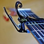 簡単装着クラシックギター用カポタスト [Kyserカイザー Classic KGCB]